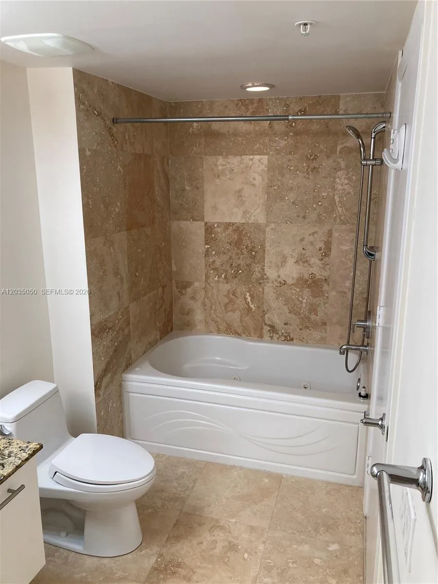 41 SE 5th St #1104 Miami, FL 33131