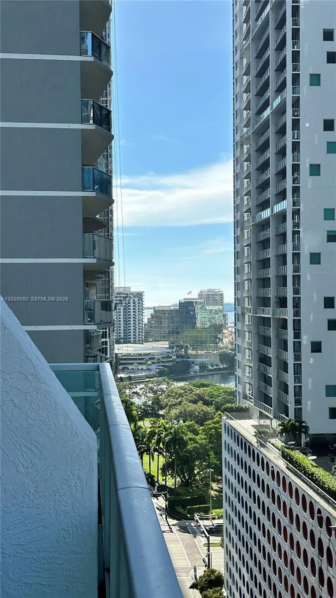 41 SE 5th St #1104 Miami, FL 33131