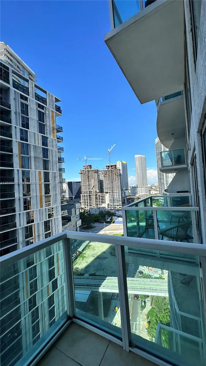 41 SE 5th St #1104 Miami, FL 33131