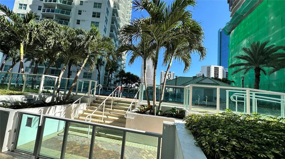 41 SE 5th St #1104 Miami, FL 33131