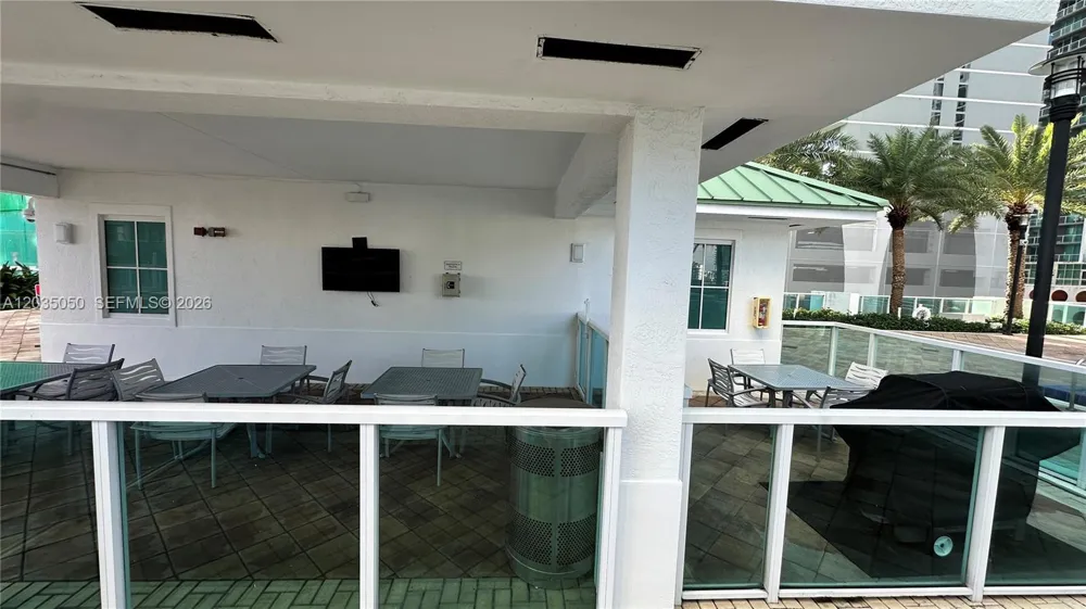 41 SE 5th St #1104 Miami, FL 33131