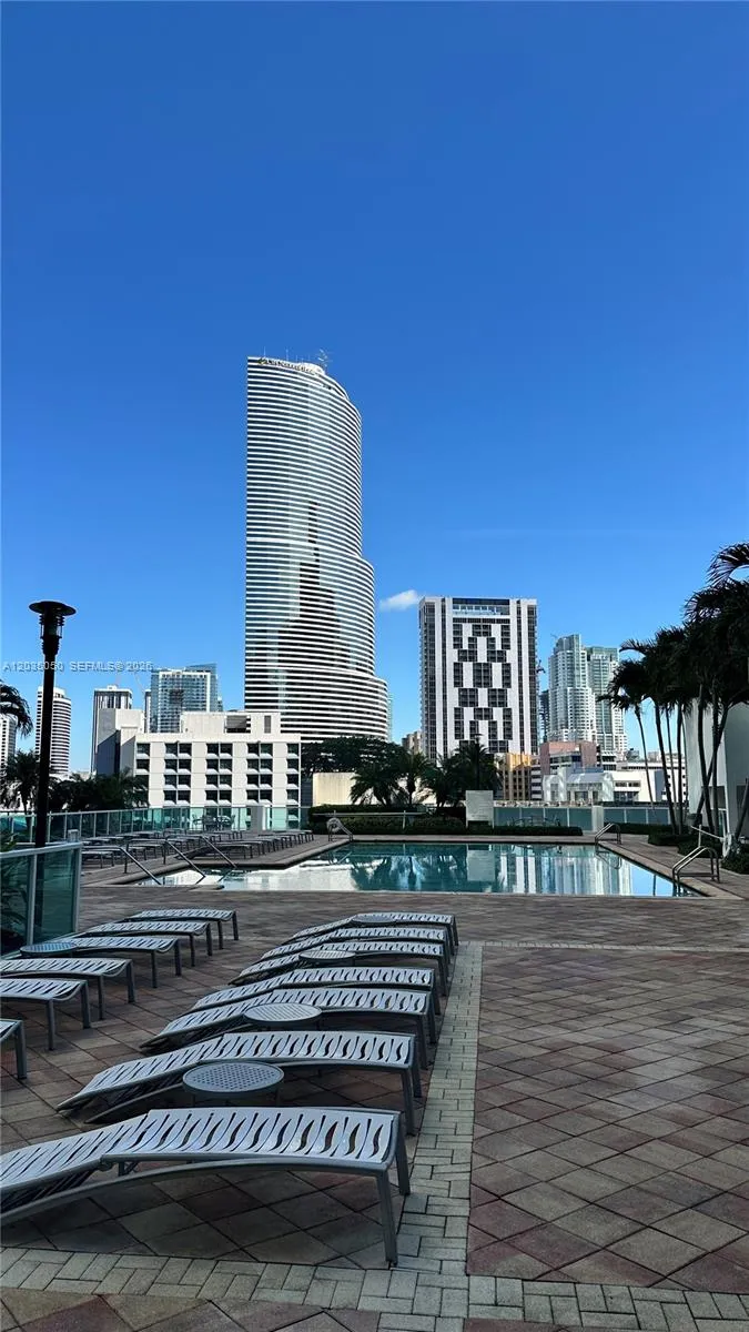 41 SE 5th St #1104 Miami, FL 33131