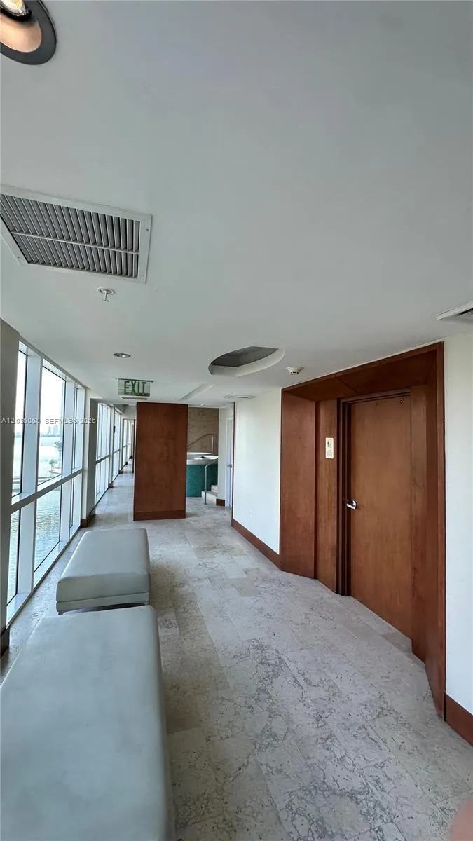 41 SE 5th St #1104 Miami, FL 33131