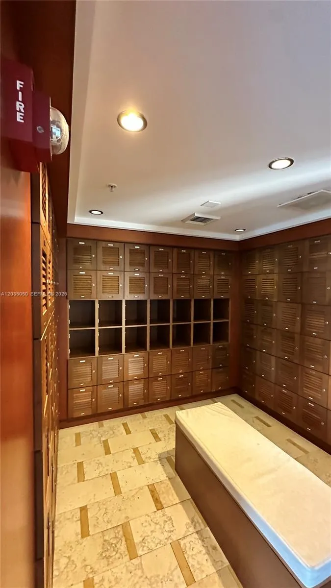 41 SE 5th St #1104 Miami, FL 33131