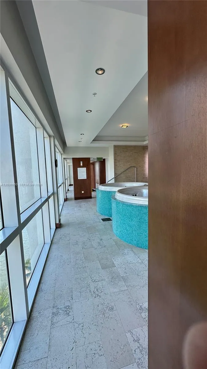 41 SE 5th St #1104 Miami, FL 33131