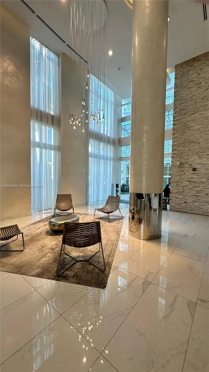 41 SE 5th St #1104 Miami, FL 33131