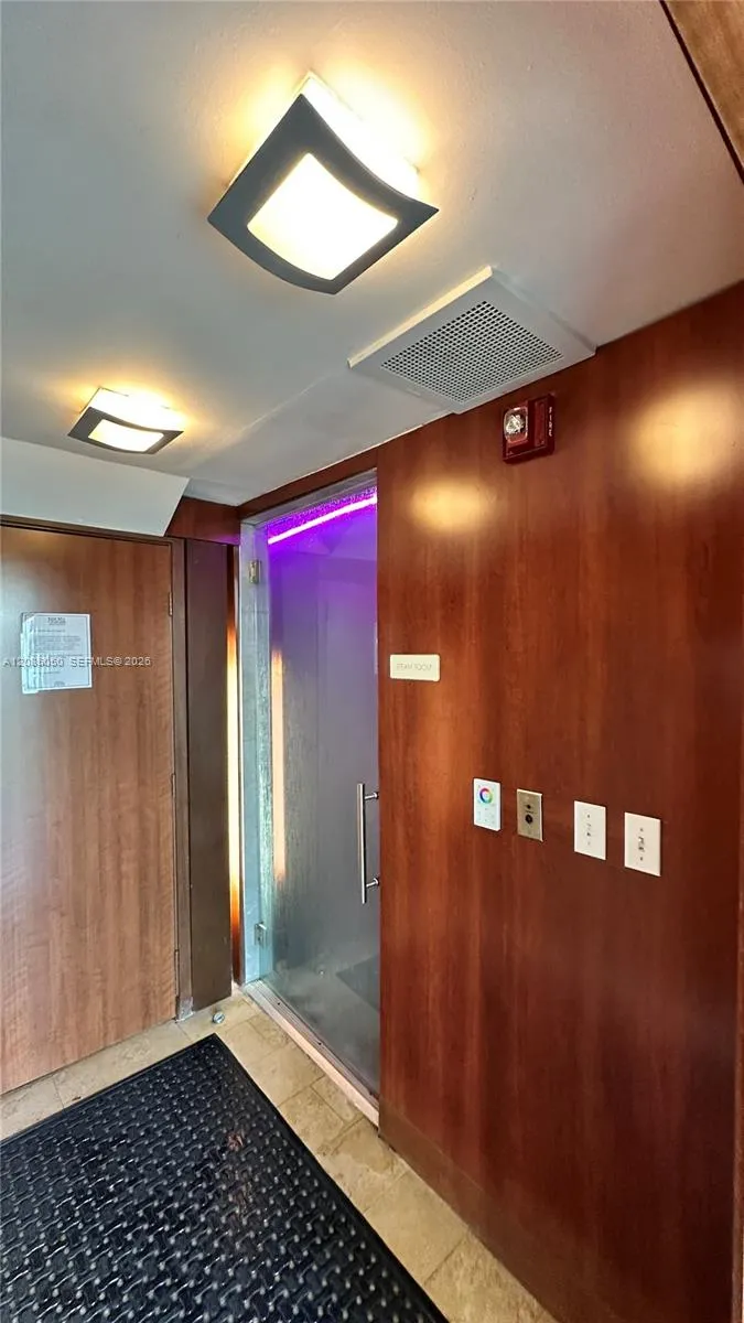 41 SE 5th St #1104 Miami, FL 33131