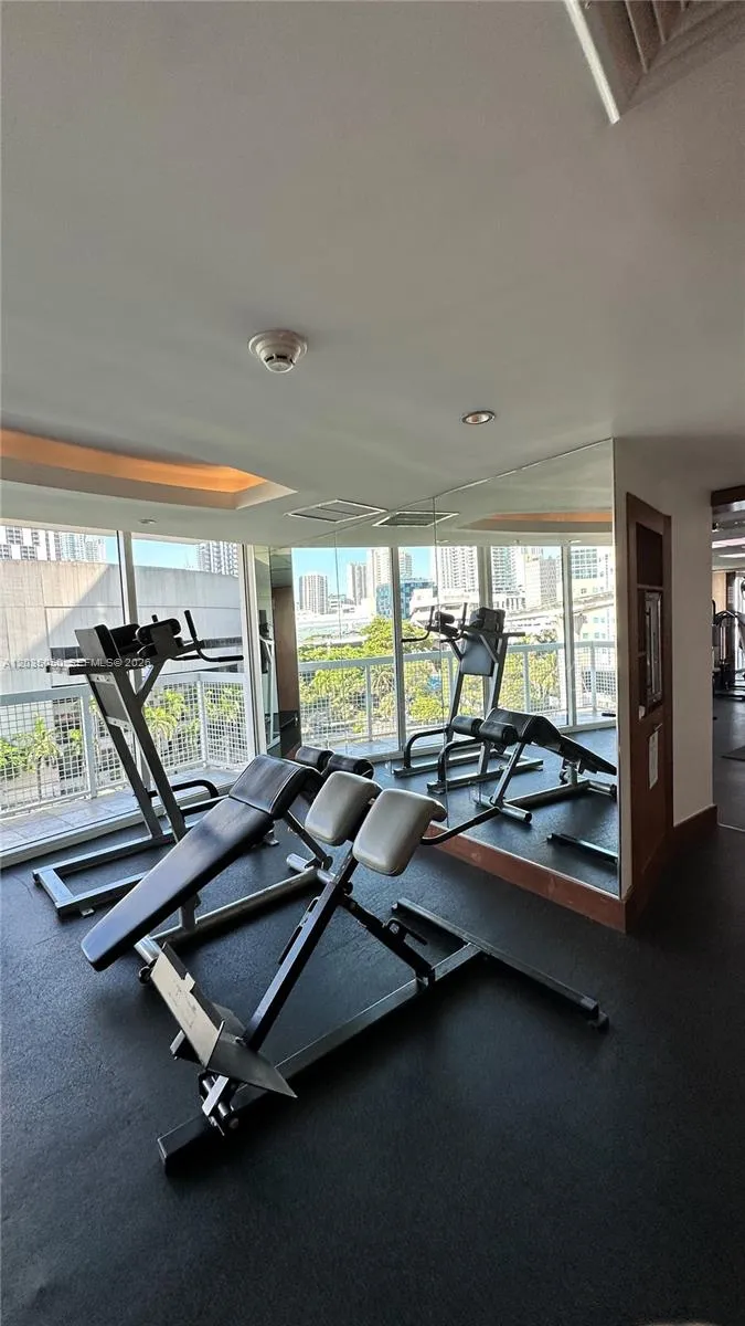 41 SE 5th St #1104 Miami, FL 33131