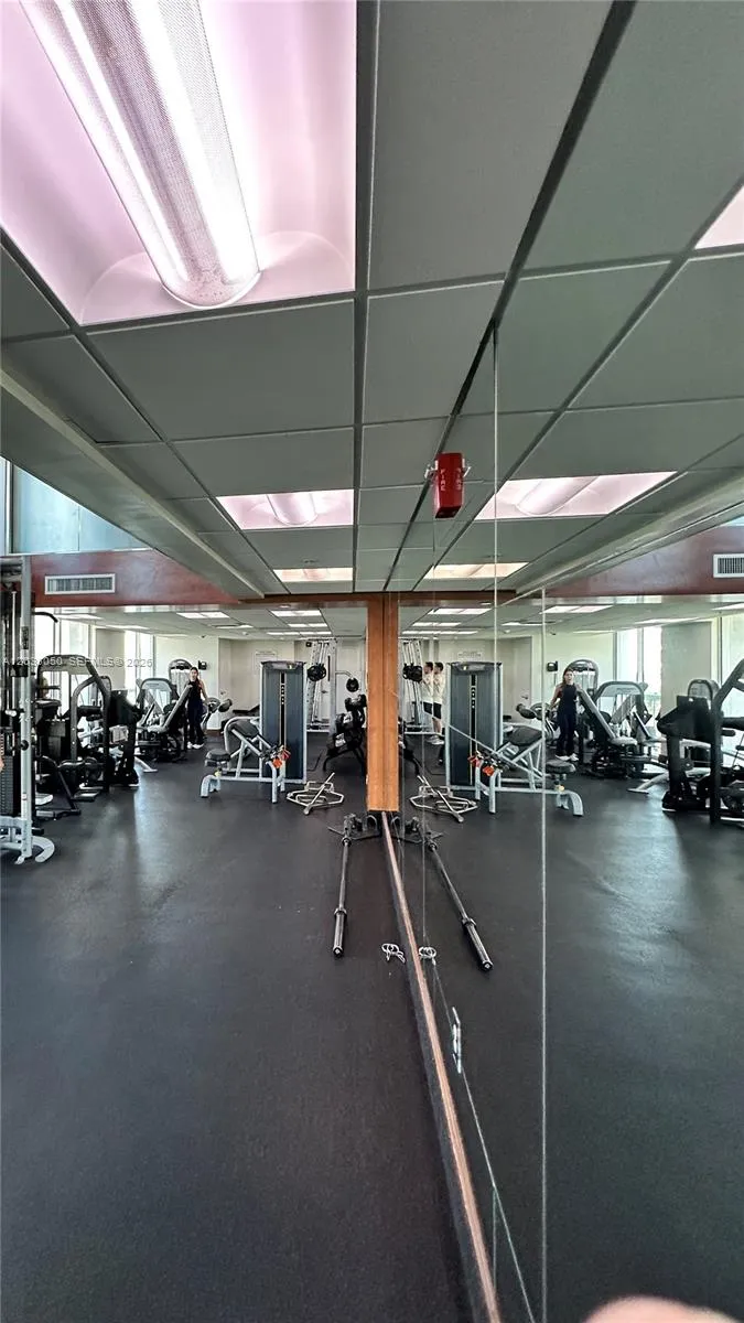 41 SE 5th St #1104 Miami, FL 33131