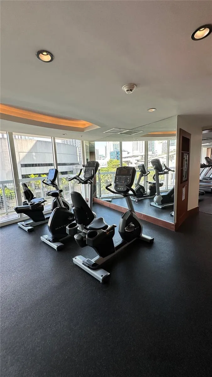 41 SE 5th St #1104 Miami, FL 33131