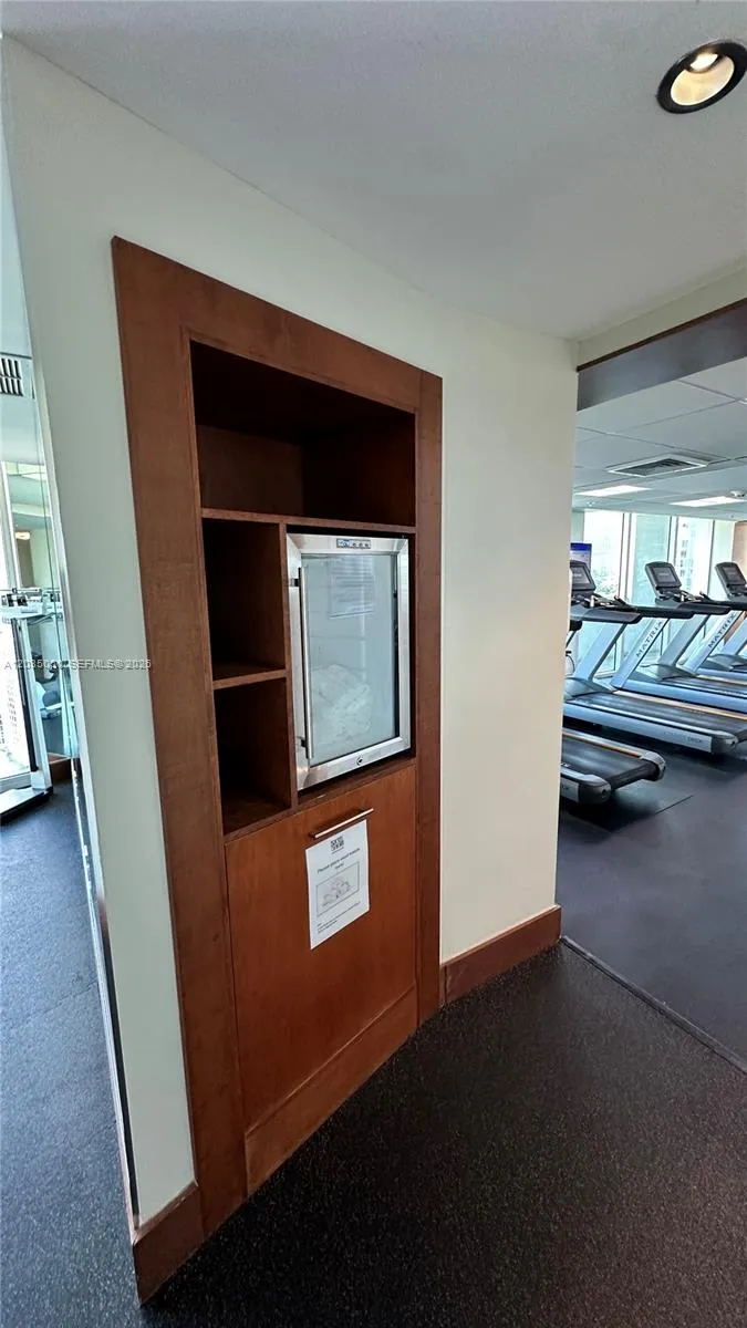41 SE 5th St #1104 Miami, FL 33131