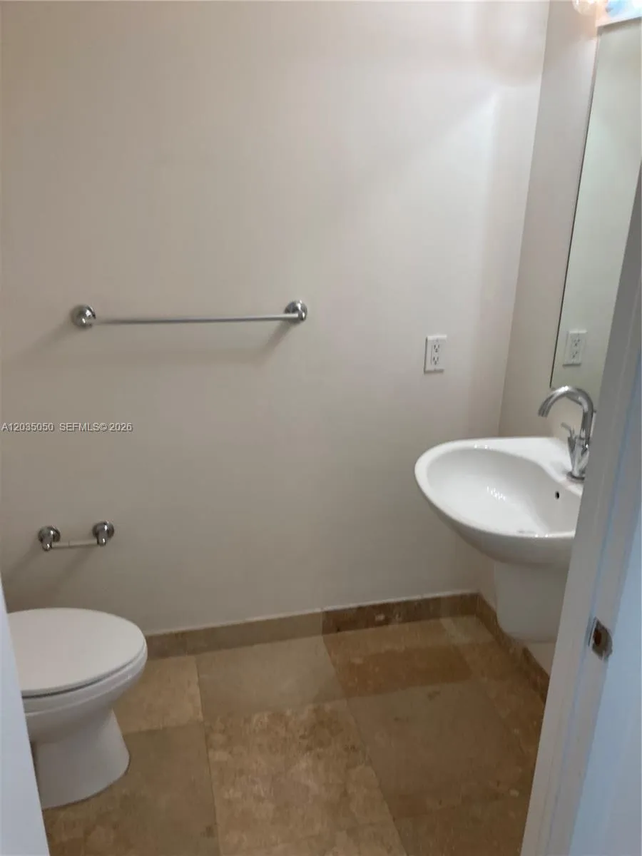 41 SE 5th St #1104 Miami, FL 33131