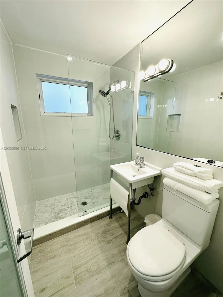 745 13th St #6 Miami Beach, FL 33139