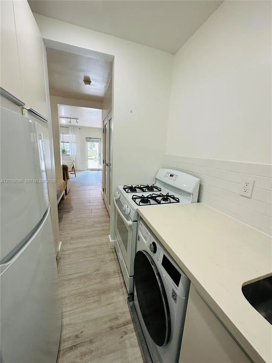 745 13th St #6 Miami Beach, FL 33139