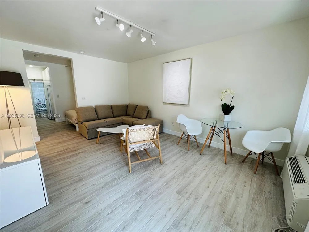 745 13th St #6 Miami Beach, FL 33139