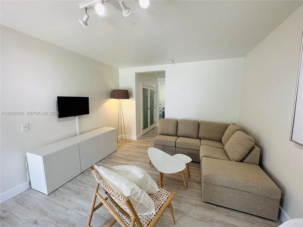 745 13th St #6 Miami Beach, FL 33139