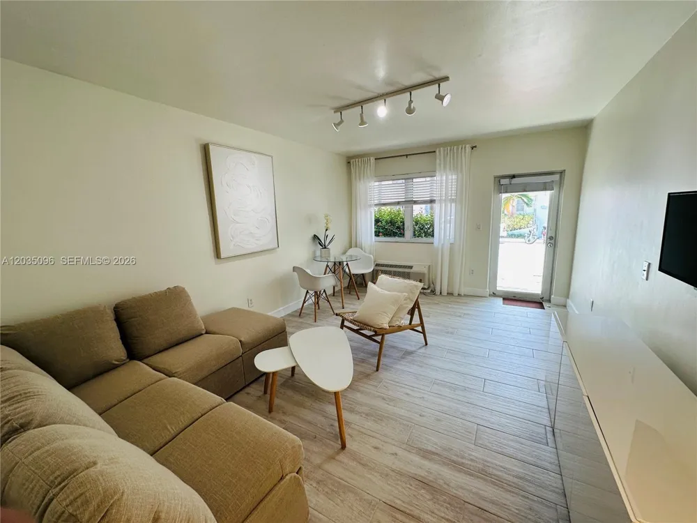 745 13th St #6 Miami Beach, FL 33139
