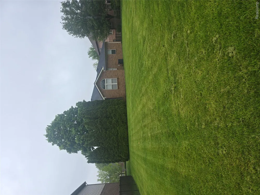 35050 Newport Court New Baltimore City, MI 48047