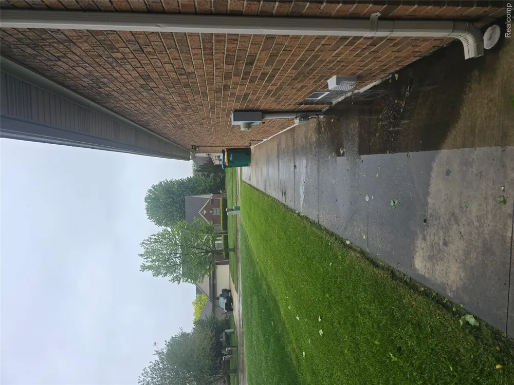 35050 Newport Court New Baltimore City, MI 48047