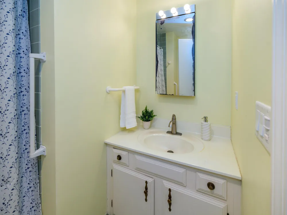 4040 Greenleaf Circle #409 Kalamazoo City, MI 49008