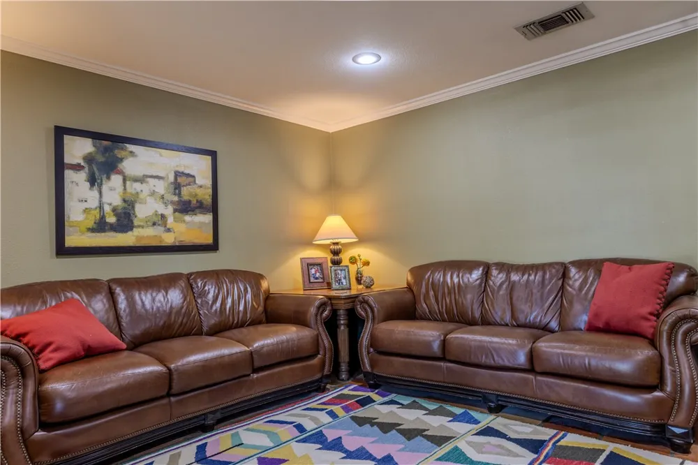 1608 Delwood Alice, TX 78332