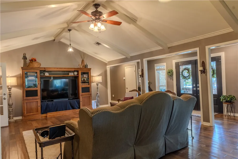 1608 Delwood Alice, TX 78332