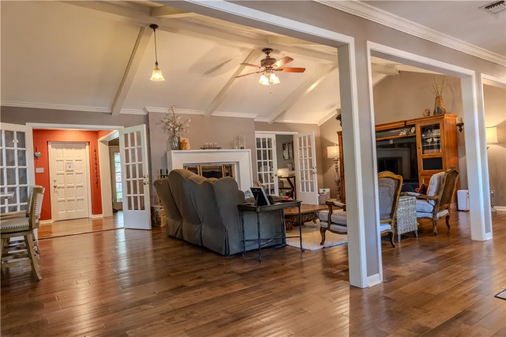 1608 Delwood Alice, TX 78332