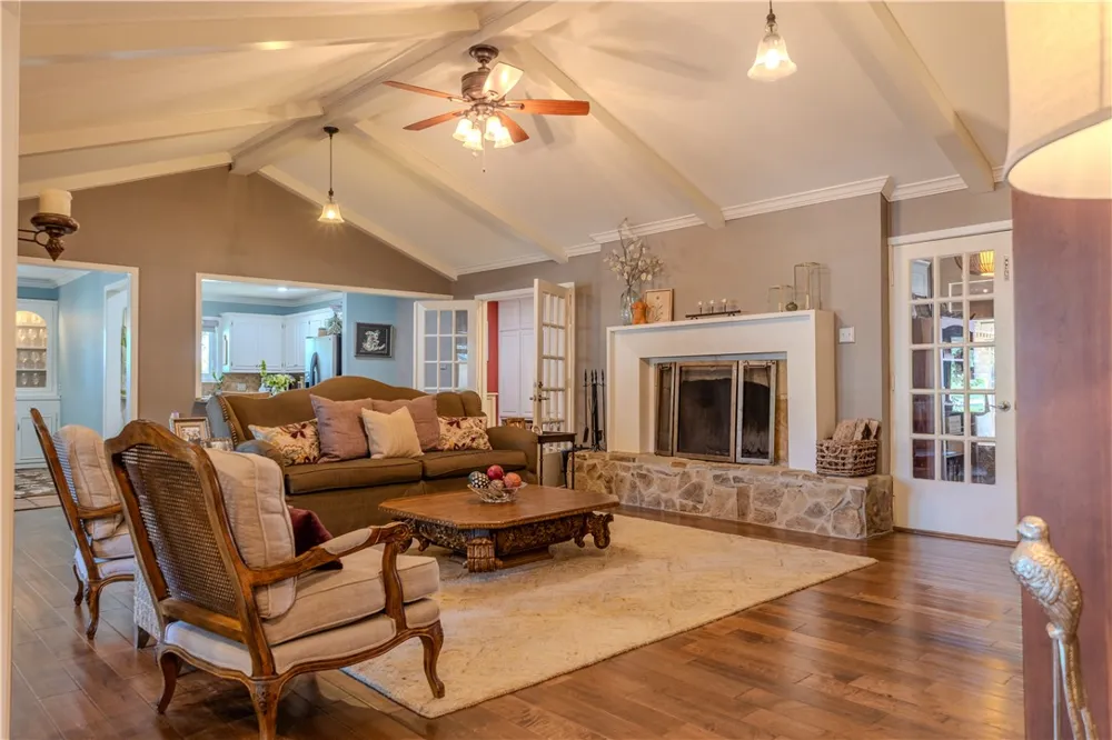 1608 Delwood Alice, TX 78332
