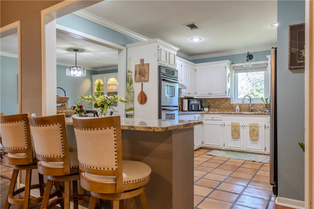1608 Delwood Alice, TX 78332