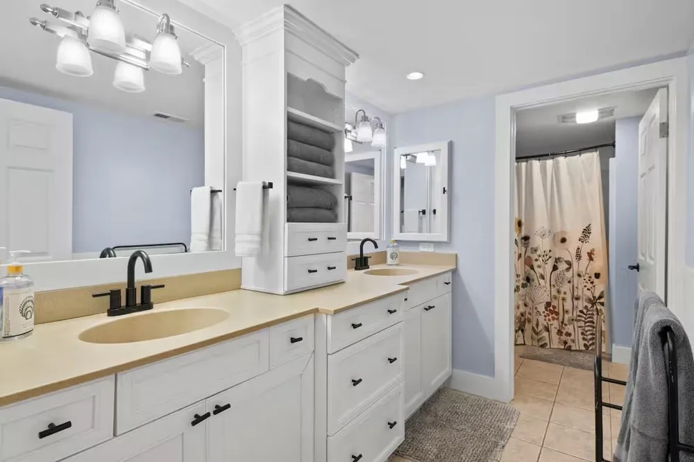 553 S Lake Shore Drive Leland Township, MI 49653