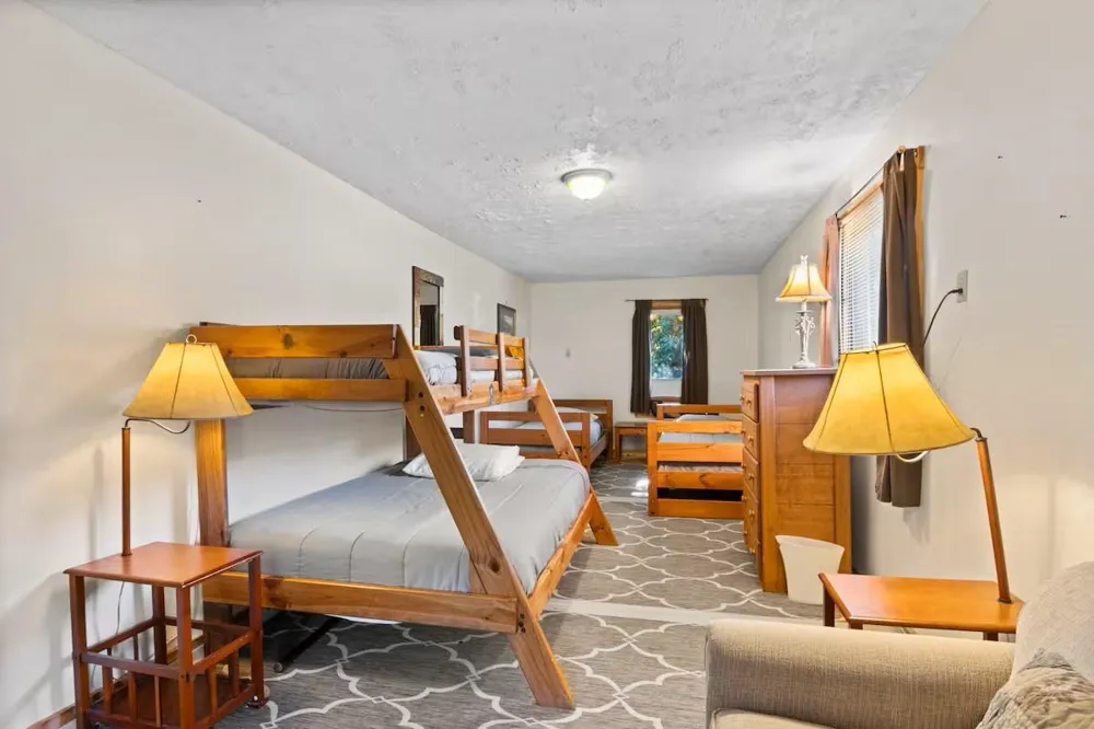 553 S Lake Shore Drive Leland Township, MI 49653