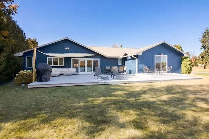 553 S Lake Shore Drive Leland Township, MI 49653