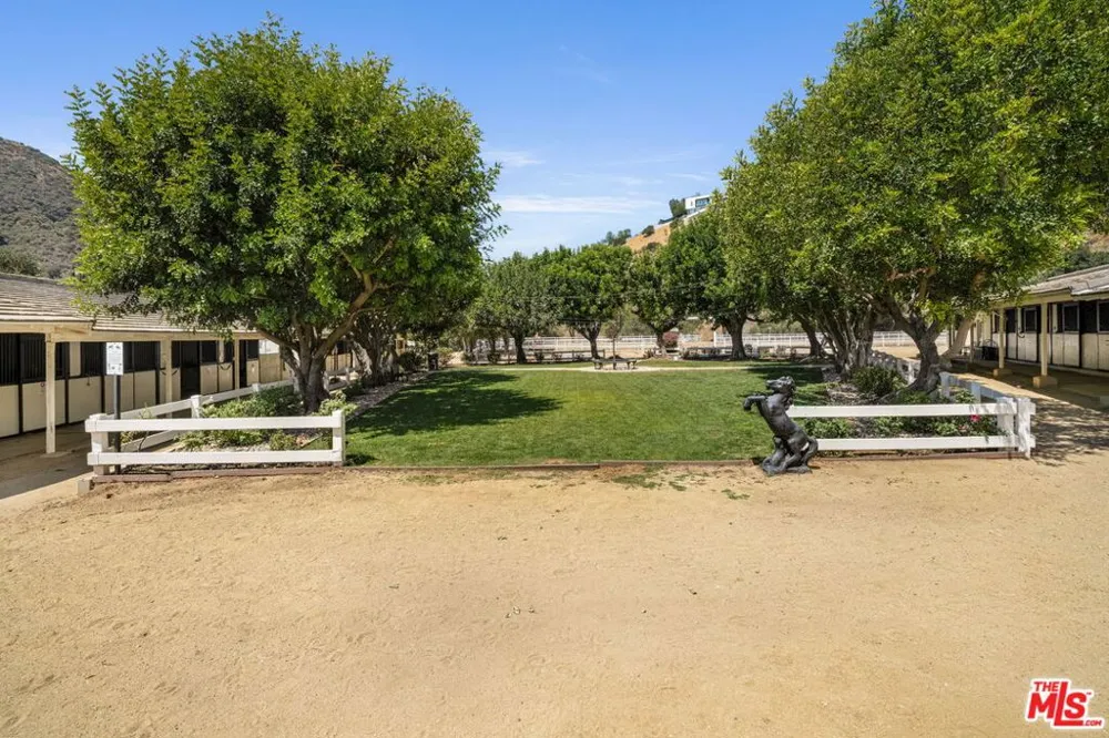 10 Holster Lane Bell Canyon, CA 91307