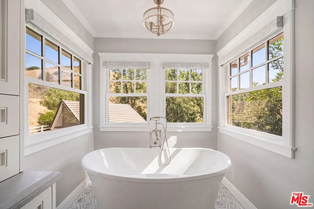 10 Holster Lane Bell Canyon, CA 91307