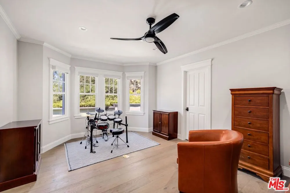 10 Holster Lane Bell Canyon, CA 91307
