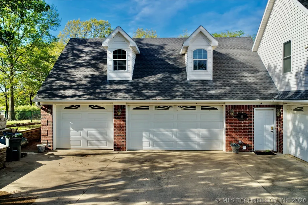 25 E Shoreline Drive Eufaula, OK 74432
