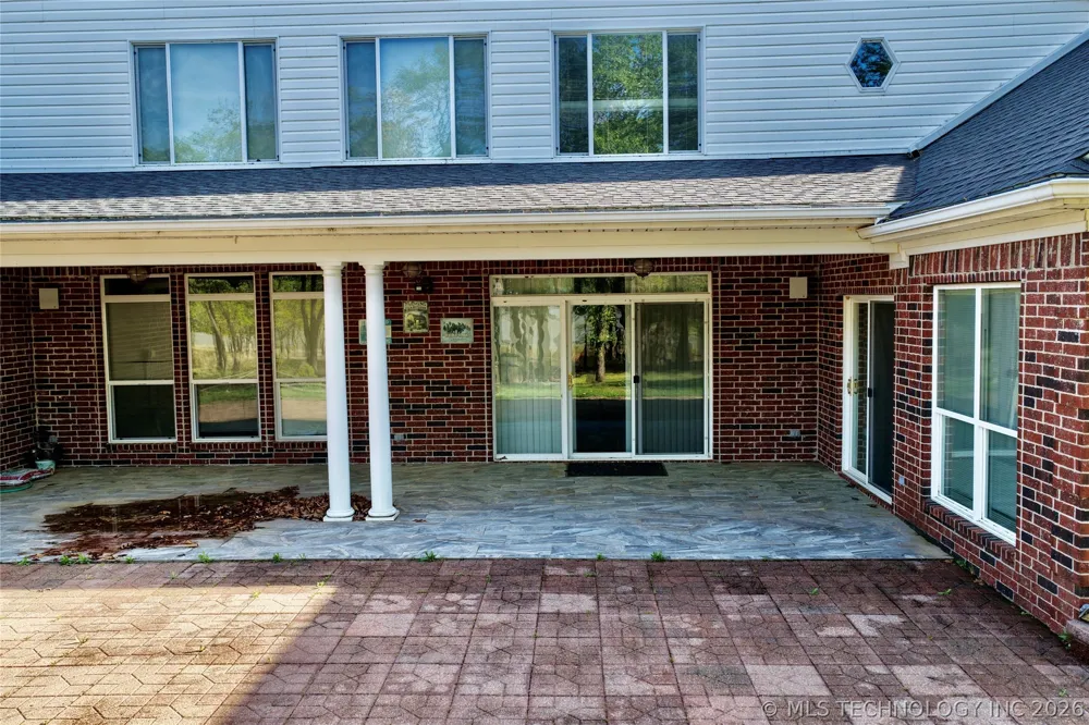 25 E Shoreline Drive Eufaula, OK 74432