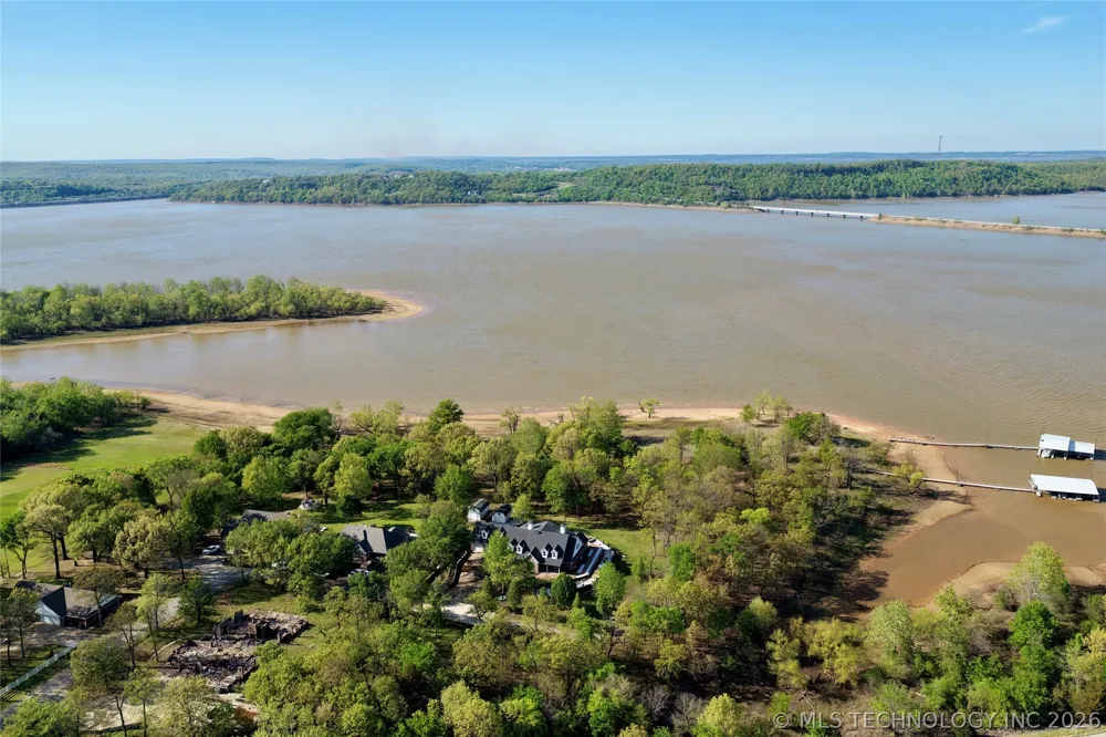 25 E Shoreline Drive Eufaula, OK 74432