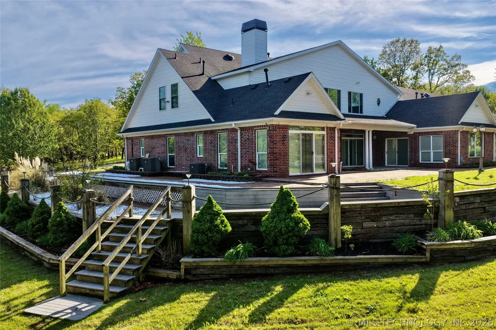 25 E Shoreline Drive Eufaula, OK 74432