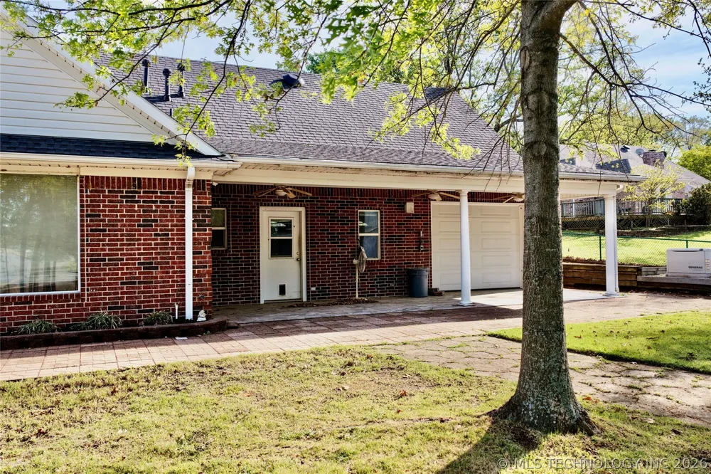 25 E Shoreline Drive Eufaula, OK 74432