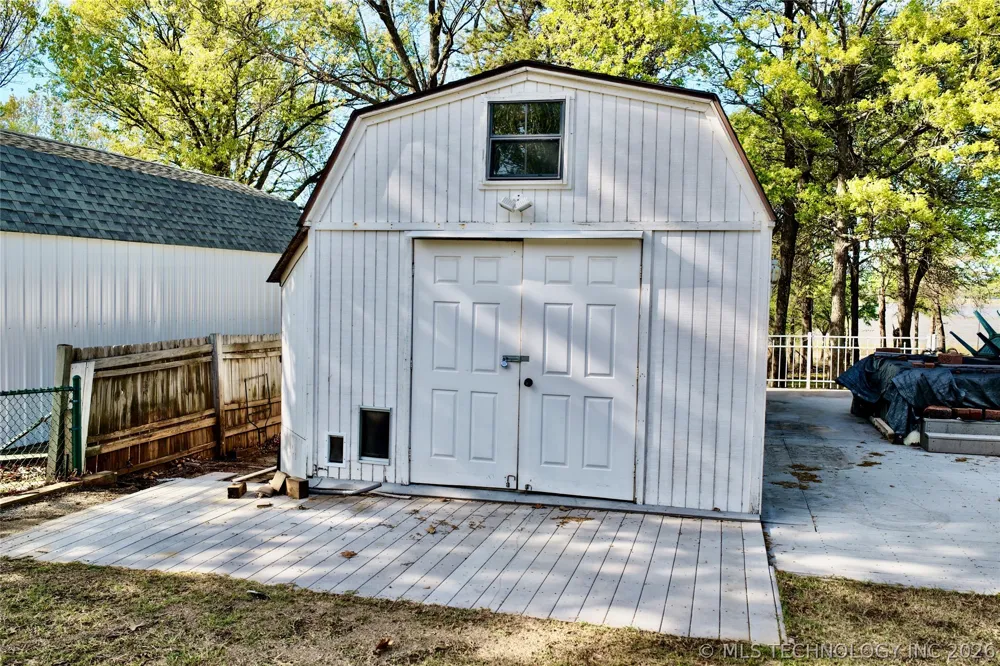 25 E Shoreline Drive Eufaula, OK 74432