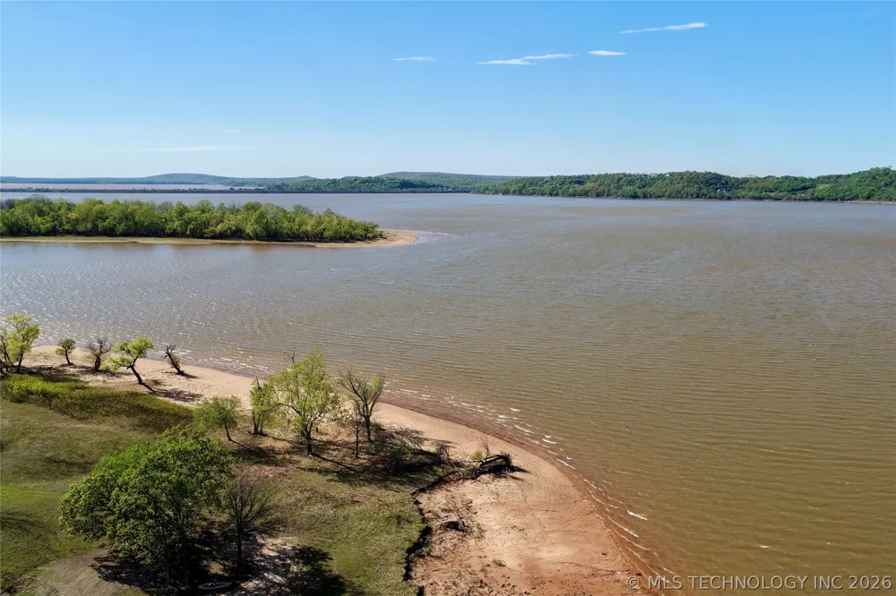 25 E Shoreline Drive Eufaula, OK 74432