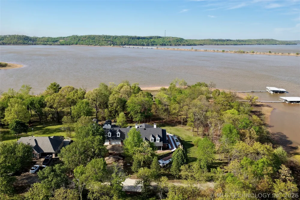25 E Shoreline Drive Eufaula, OK 74432