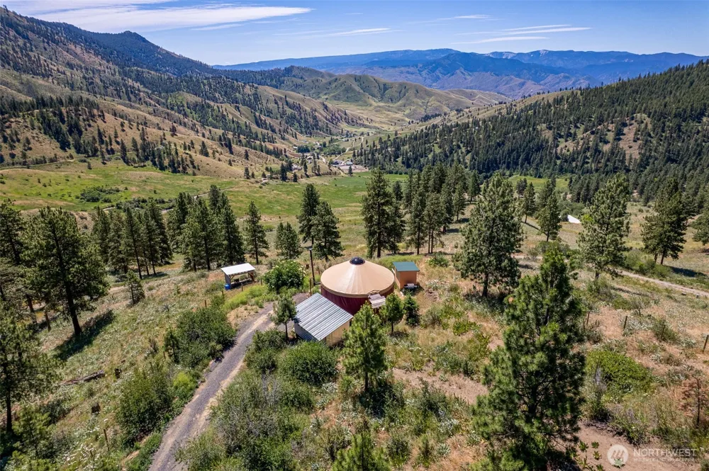 9750 Nahahum Canyon Road Cashmere, WA 98815