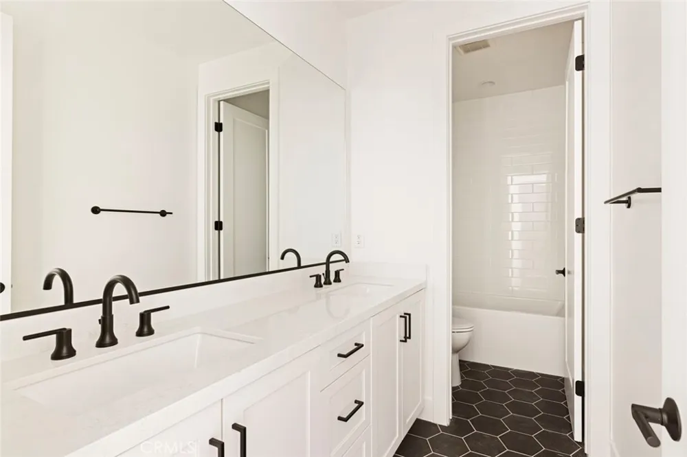 187 E Palm Street E Altadena, CA 91001