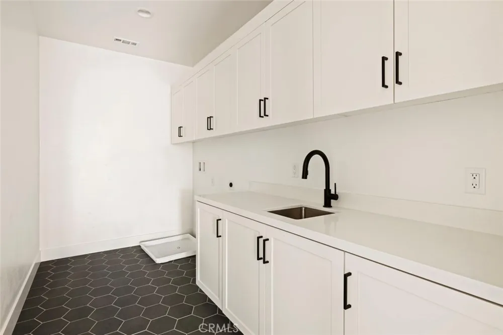 187 E Palm Street E Altadena, CA 91001