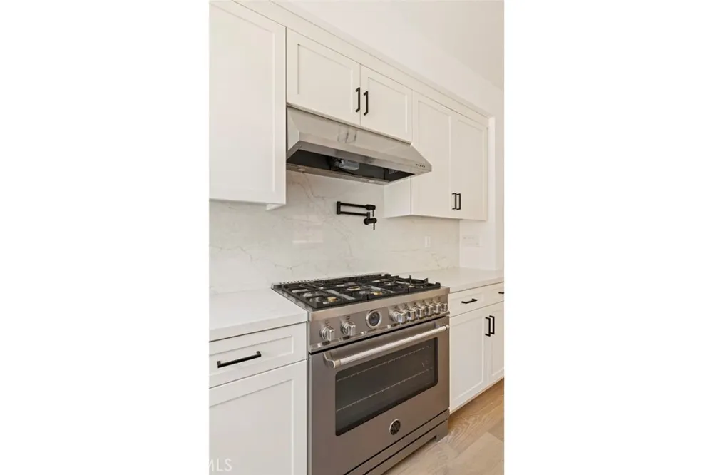 187 E Palm Street E Altadena, CA 91001