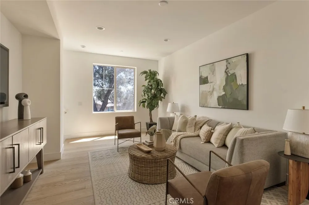187 E Palm Street E Altadena, CA 91001