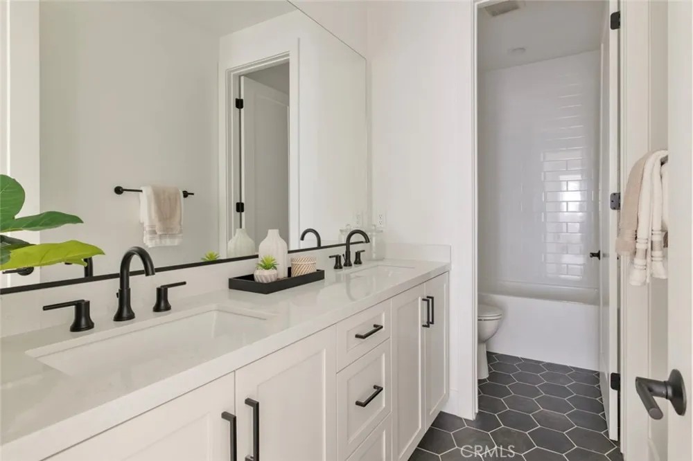 187 E Palm Street E Altadena, CA 91001