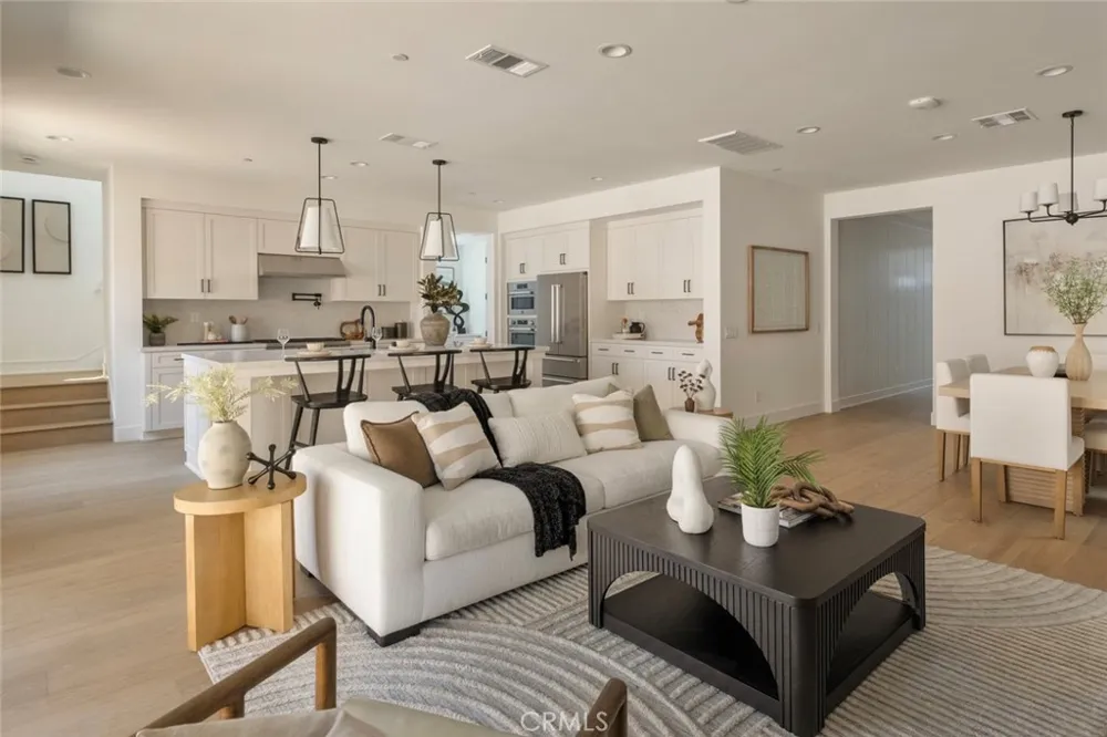 187 E Palm Street E Altadena, CA 91001
